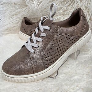 Clarks Women's Caroline Ella Silver Metallic Size 7